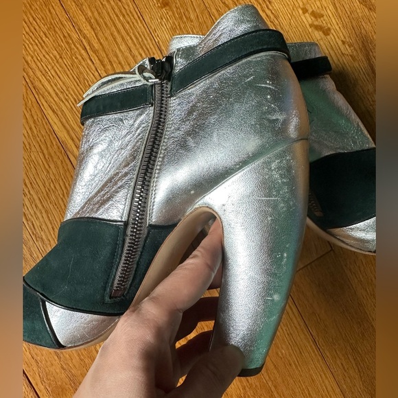 Miu Miu open toe heels from Fall-Winter 2011 runway - Picture 7 of 11